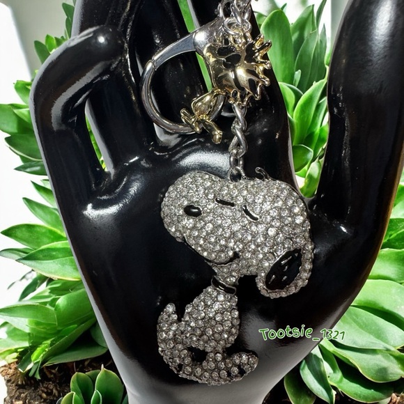 Snoopy Rhinestone Keychain - Picture 5 of 5